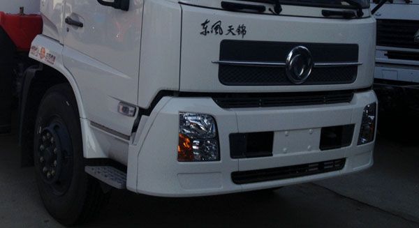 东风天锦随车起重运输车
