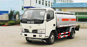 东风福瑞卡化工液体运输车